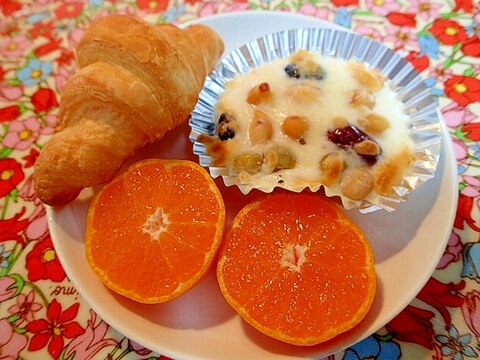 サラダ豆のグラタンと蜜柑とクロワッサンのワンプレ♬